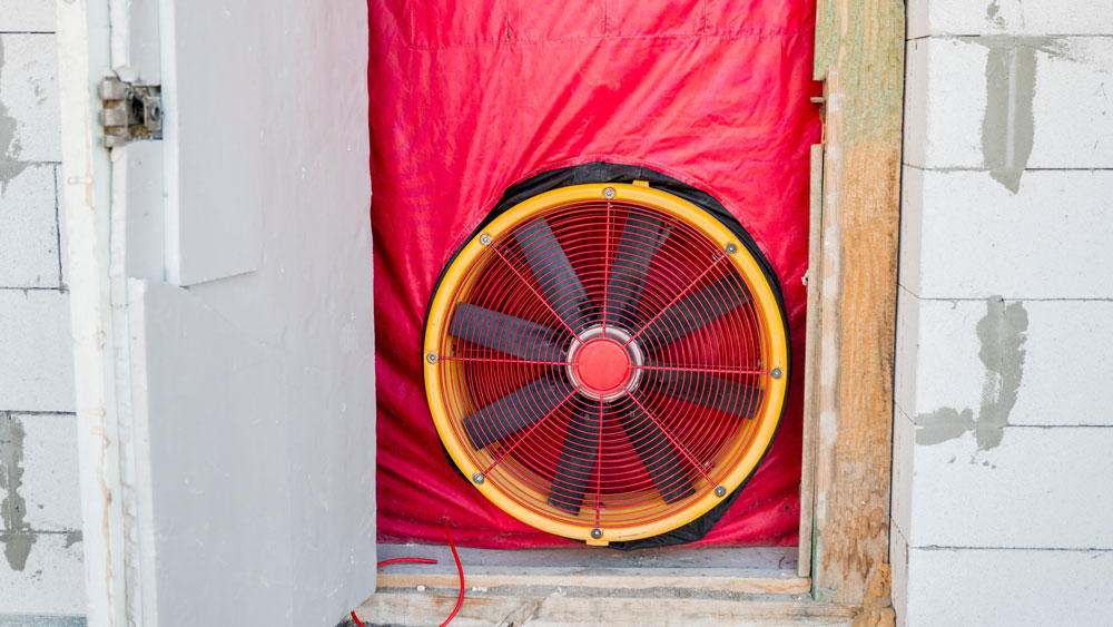 Blower-Door-Test Altbau Neubau